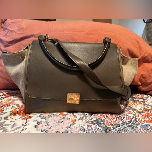 Celine Grey Leather/Canvas Trapeze Medium purse. Authenticated - Picture 3 of 14